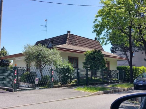 casa indipendente in vendita a Busto Arsizio