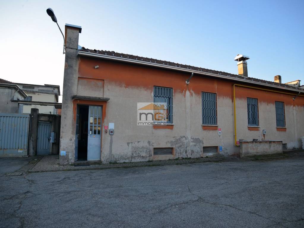 locale commerciale in vendita a Busto Arsizio