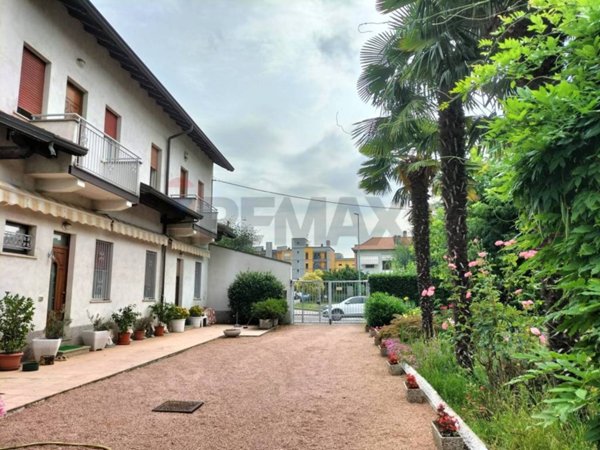 casa indipendente in vendita a Busto Arsizio