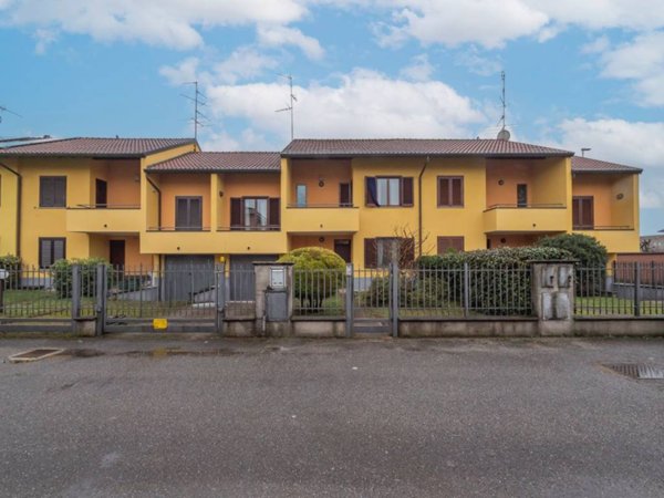 casa indipendente in vendita a Busto Arsizio in zona Borsano