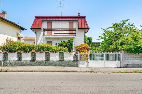casa indipendente in vendita a Busto Arsizio