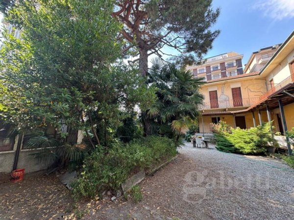 intera palazzina in vendita a Busto Arsizio
