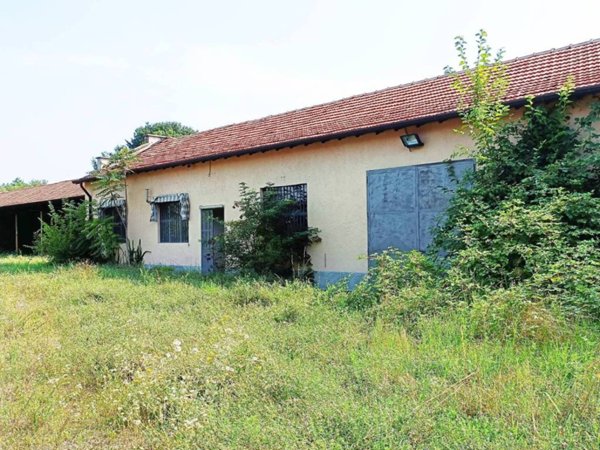 locale commerciale in vendita a Busto Arsizio