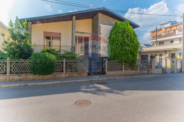 casa indipendente in vendita a Busto Arsizio