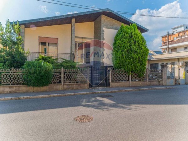 casa indipendente in vendita a Busto Arsizio