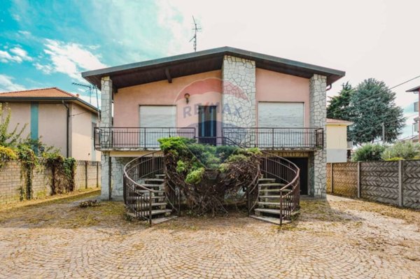 casa indipendente in vendita a Busto Arsizio