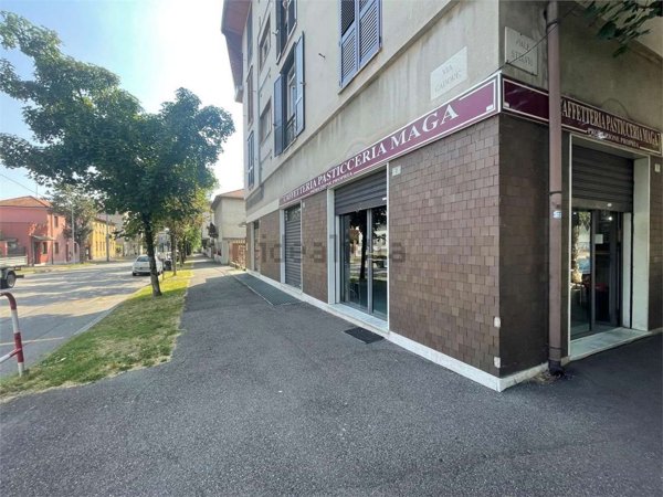 locale commerciale in vendita a Busto Arsizio