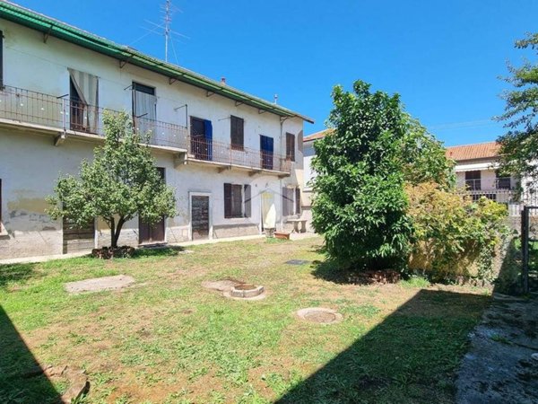 casa indipendente in vendita a Busto Arsizio in zona Borsano