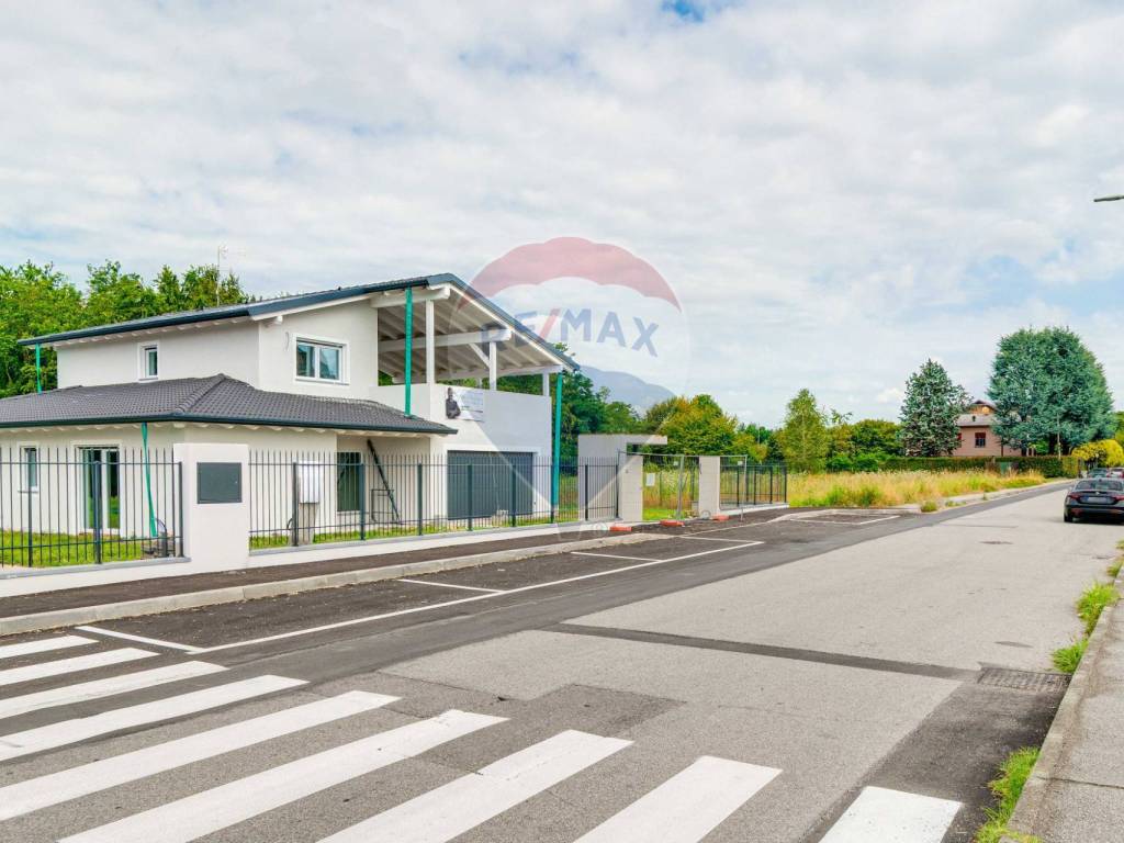 casa indipendente in vendita a Busto Arsizio