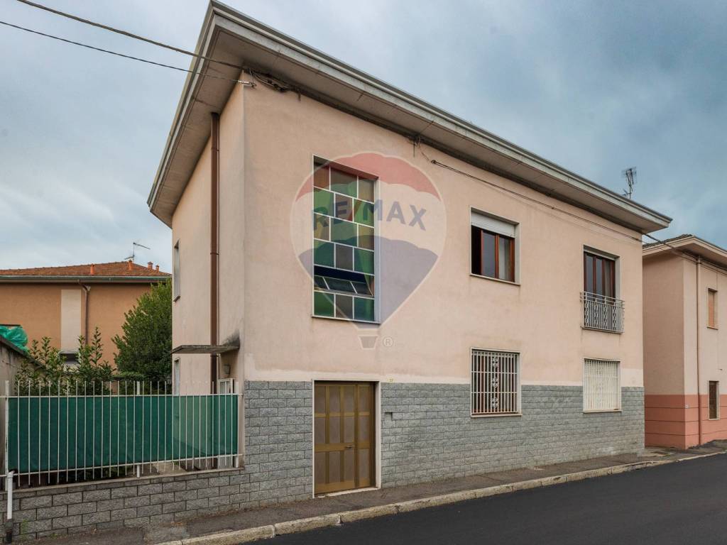 casa indipendente in vendita a Busto Arsizio