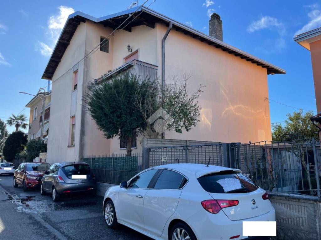 appartamento in vendita a Busto Arsizio in zona Borsano