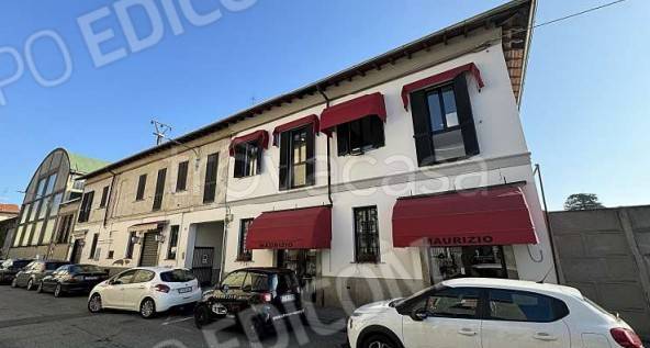 locale commerciale in vendita a Busto Arsizio