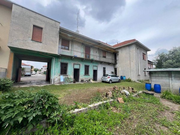 casa indipendente in vendita a Busto Arsizio
