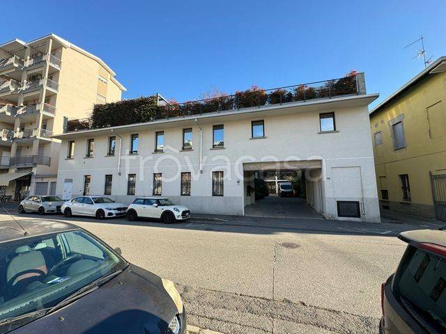 locale commerciale in vendita a Busto Arsizio