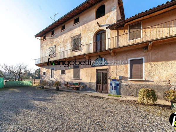 casa indipendente in vendita a Busto Arsizio