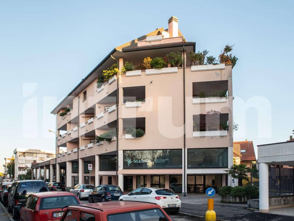 negozio in vendita a Busto Arsizio