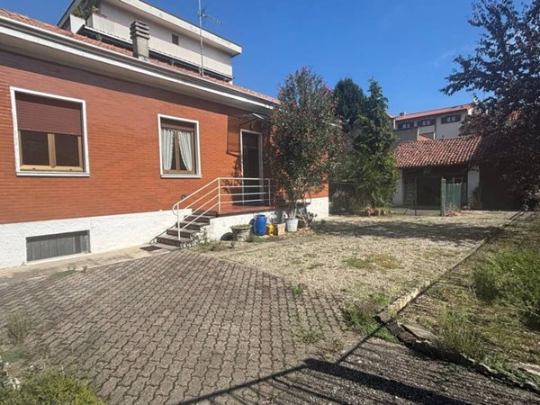 casa indipendente in vendita a Busto Arsizio