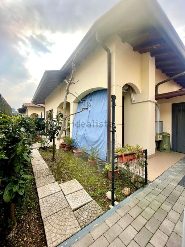 casa indipendente in vendita a Busto Arsizio