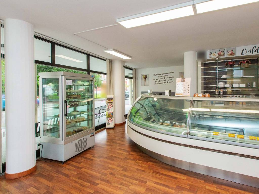 negozio in vendita a Busto Arsizio in zona Borsano
