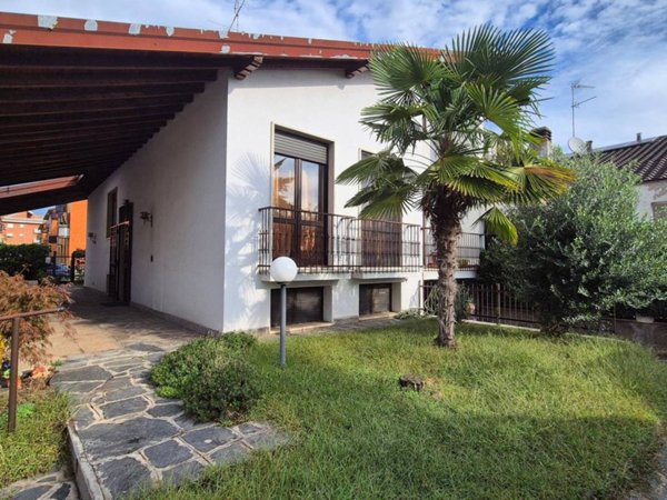 casa indipendente in vendita a Busto Arsizio