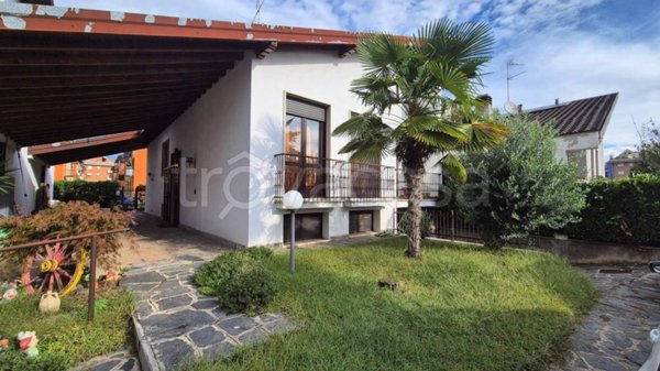 casa indipendente in vendita a Busto Arsizio