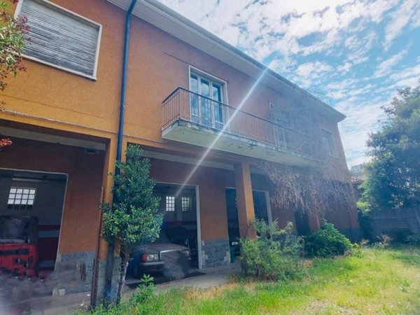 casa indipendente in vendita a Busto Arsizio