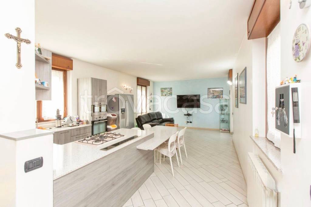 casa indipendente in vendita a Busto Arsizio