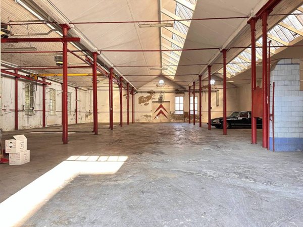 locale commerciale in vendita a Busto Arsizio