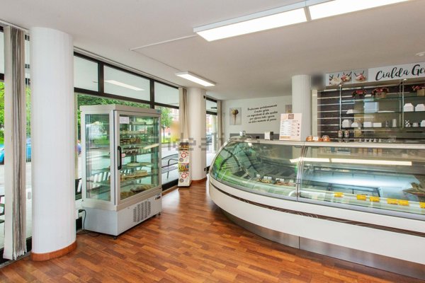 locale commerciale in vendita a Busto Arsizio