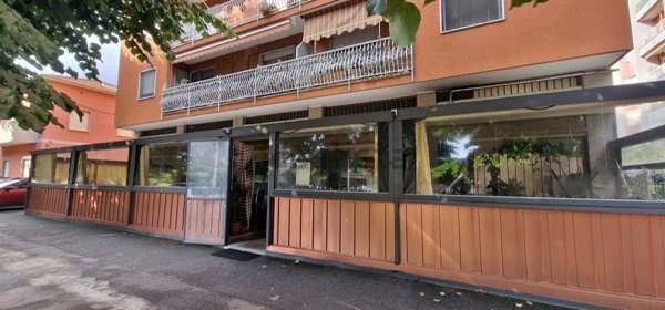 locale commerciale in vendita a Busto Arsizio
