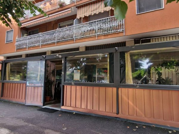 locale commerciale in vendita a Busto Arsizio