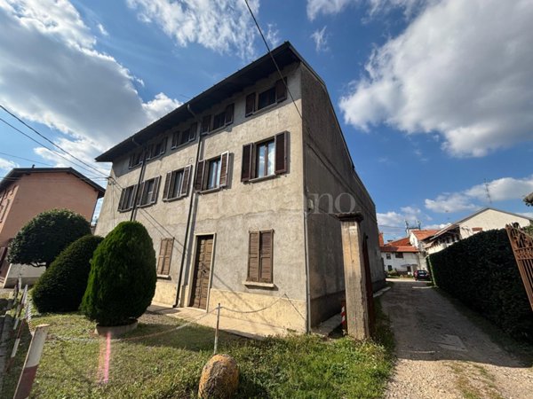 casa indipendente in vendita a Busto Arsizio in zona Borsano