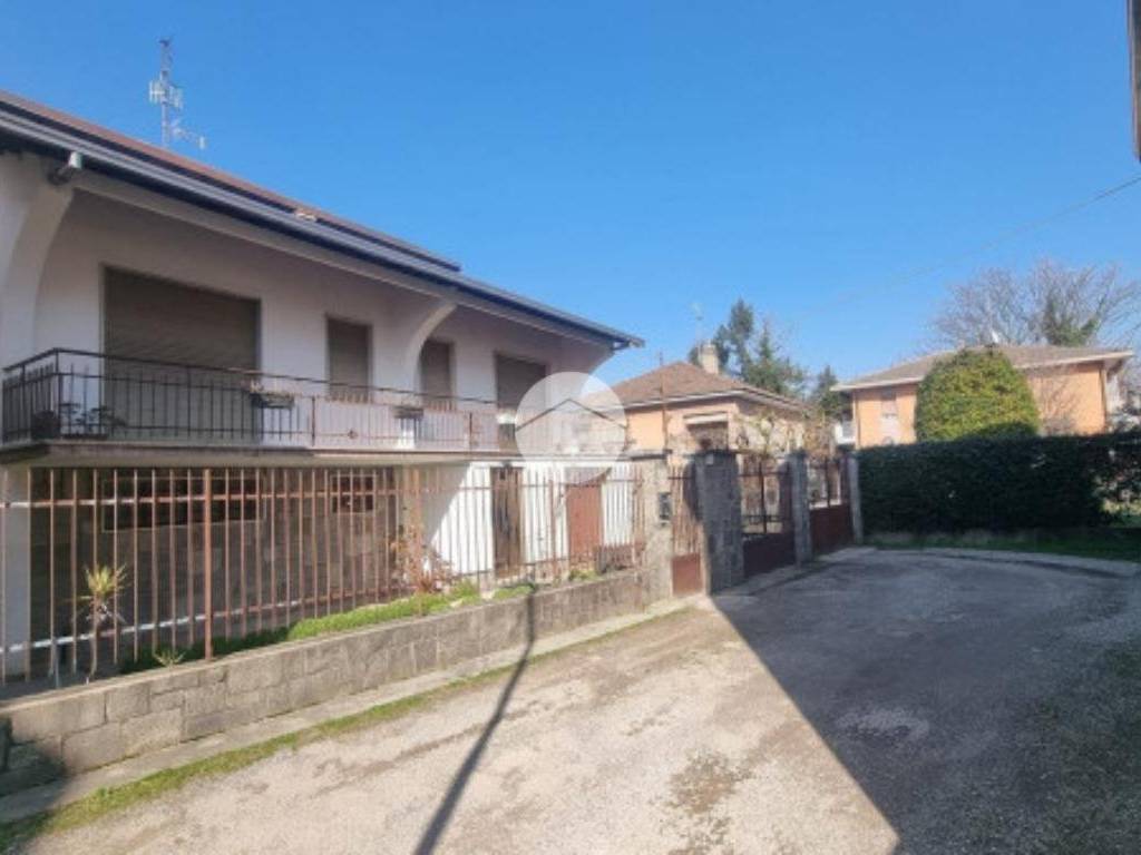 casa indipendente in vendita a Busto Arsizio