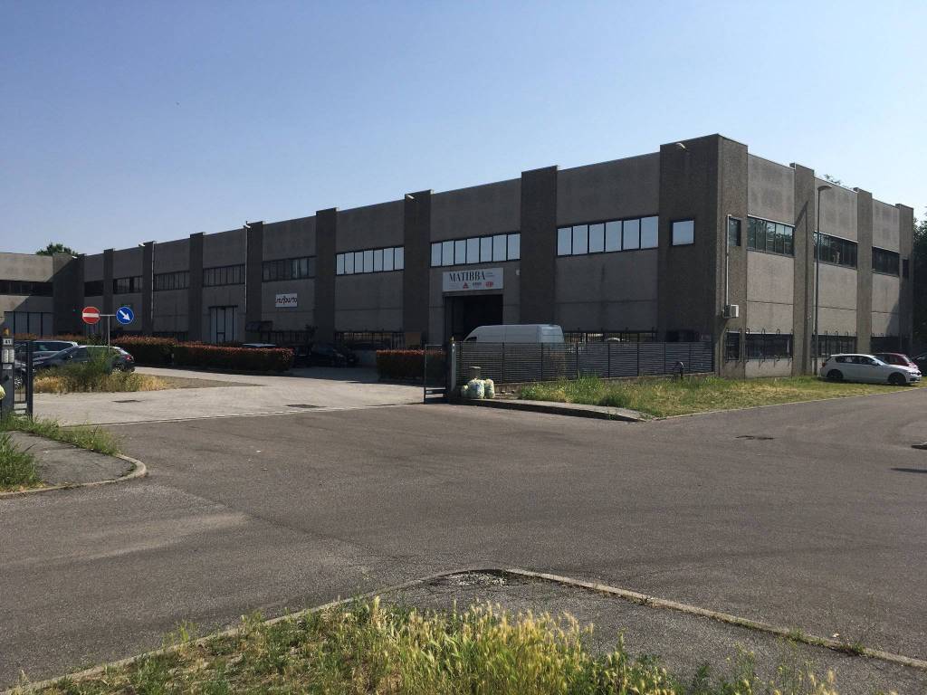 locale commerciale in vendita a Busto Arsizio