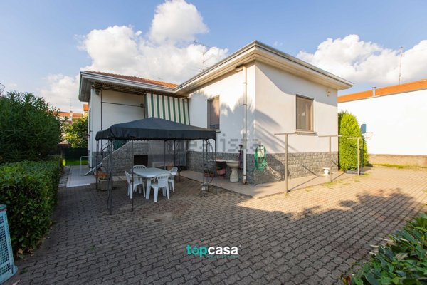 casa indipendente in vendita a Busto Arsizio