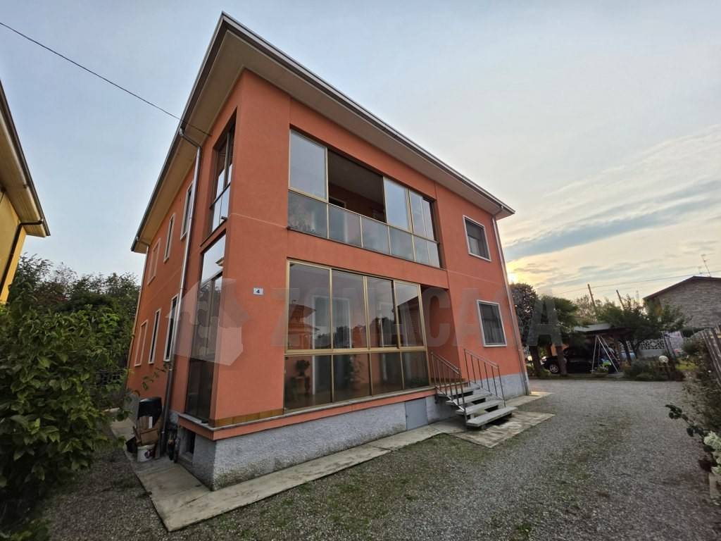appartamento in vendita a Busto Arsizio in zona Borsano
