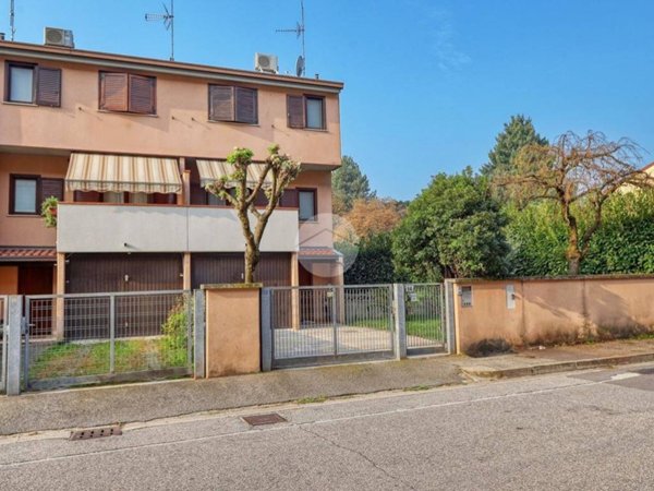 casa indipendente in vendita a Busto Arsizio