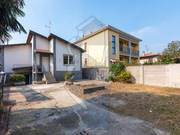 casa indipendente in vendita a Busto Arsizio