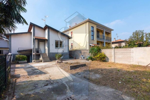 casa indipendente in vendita a Busto Arsizio