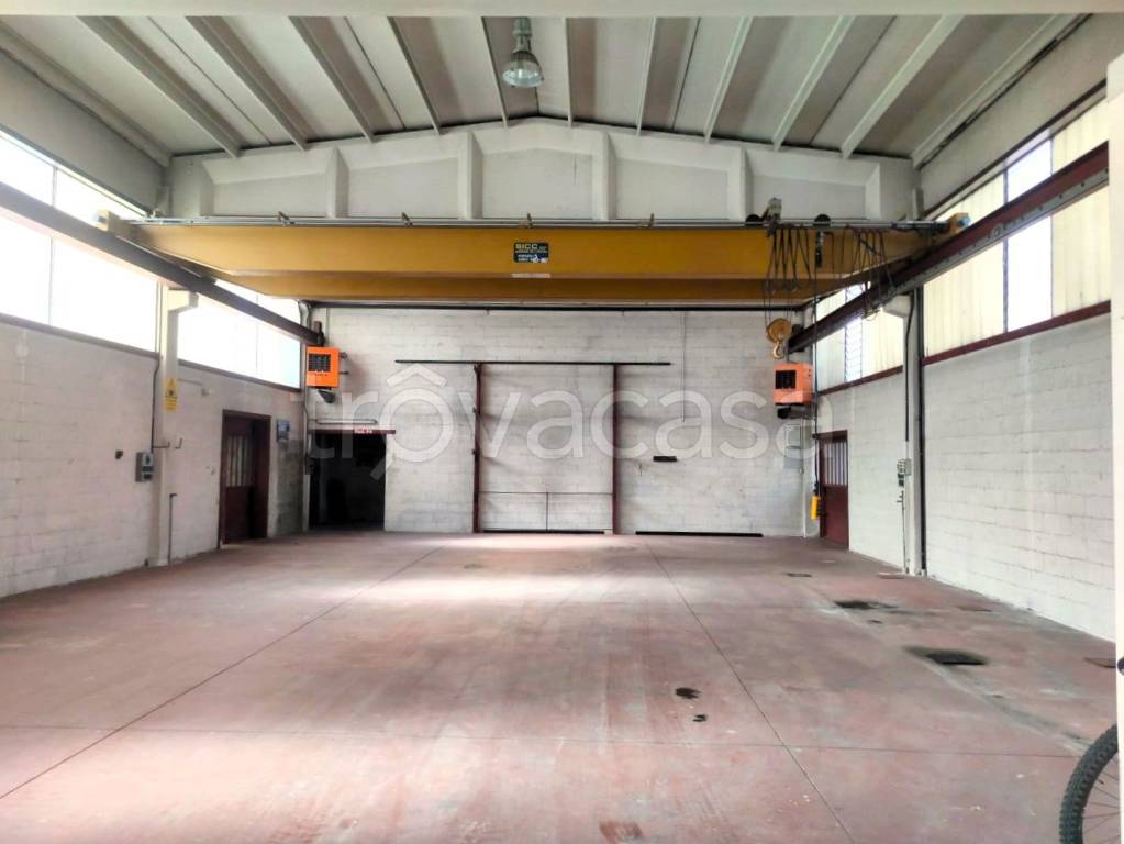 locale commerciale in vendita a Busto Arsizio