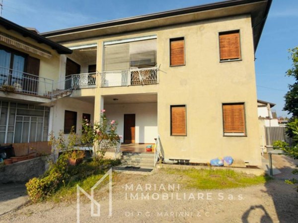 casa indipendente in vendita a Busto Arsizio in zona Borsano