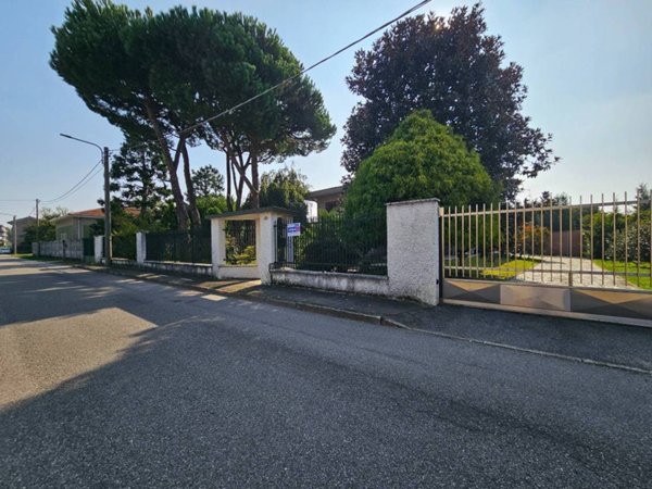 casa indipendente in vendita a Busto Arsizio