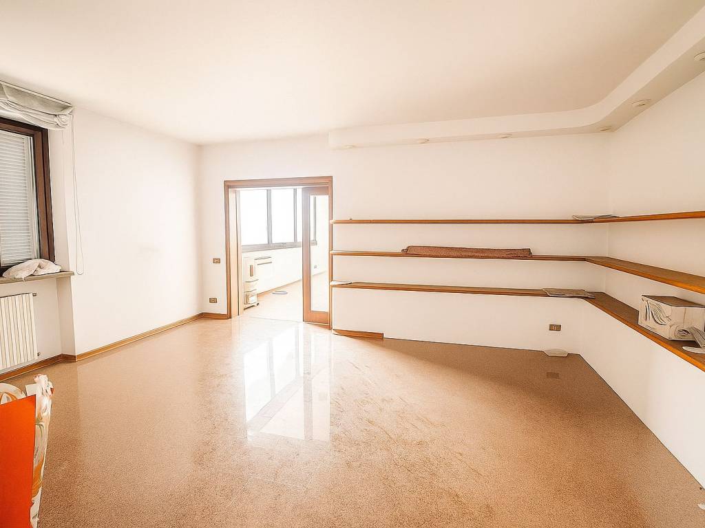 intera palazzina in vendita a Busto Arsizio