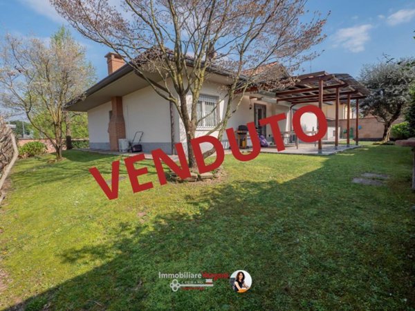 casa indipendente in vendita a Busto Arsizio