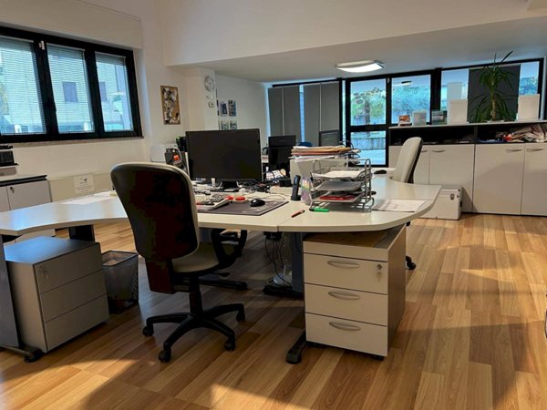 locale commerciale in vendita a Busto Arsizio