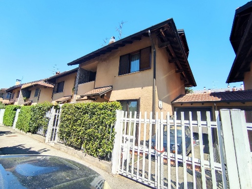 casa indipendente in vendita a Busto Arsizio