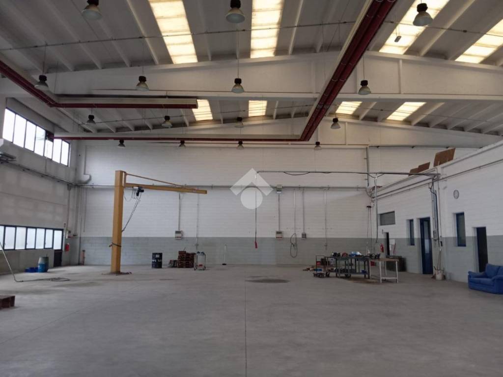 locale commerciale in vendita a Busto Arsizio