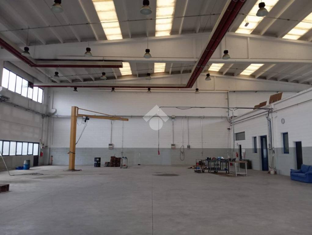 locale commerciale in vendita a Busto Arsizio