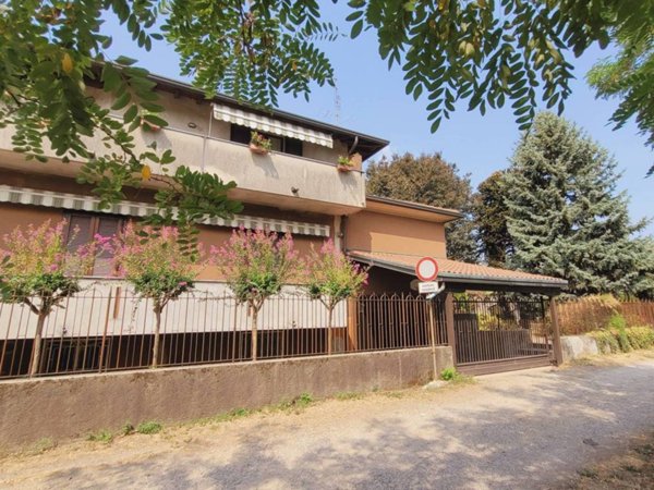 casa indipendente in vendita a Busto Arsizio