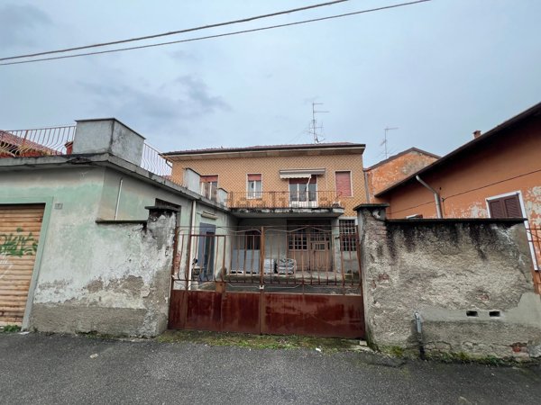 casa indipendente in vendita a Busto Arsizio